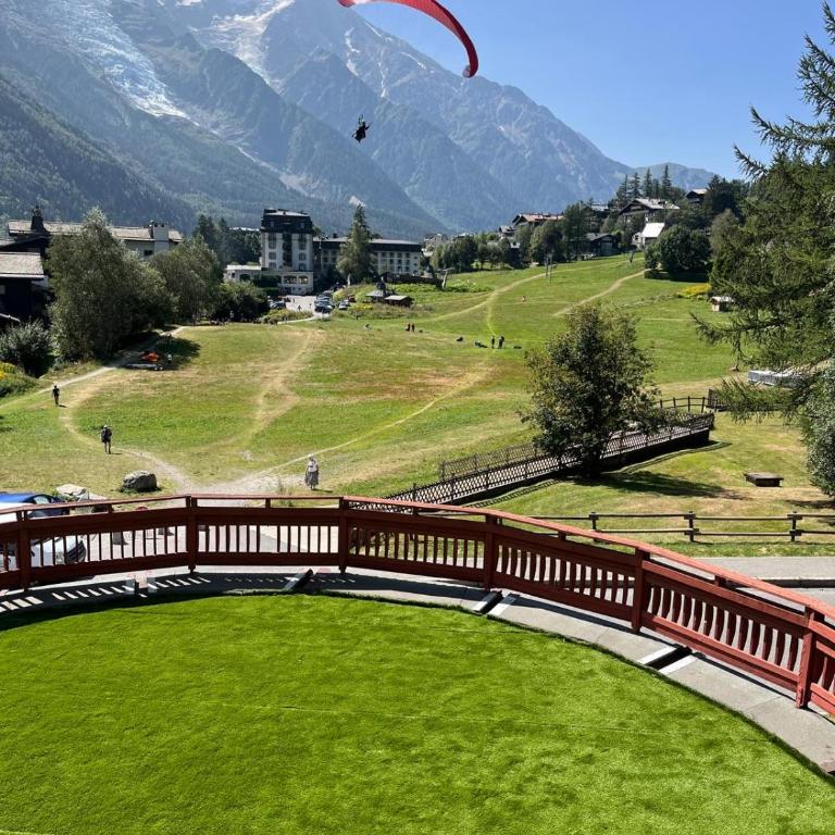 Chalet Hôtel La Sapinière - Chambre Double ou Lits Jumeaux - Vue sur Mont-Blanc - 4