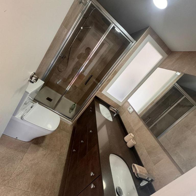 Ático reformado, luminoso y amplio - Three-Bedroom Apartment - 8