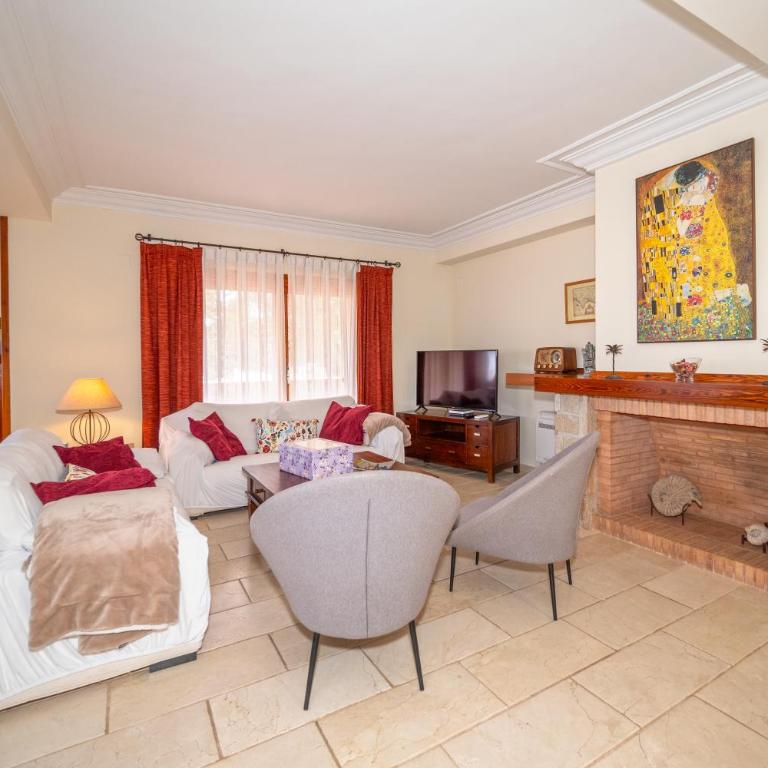Villa with private pool and tennis court 150 metres from the sea-Villa el Olivo - Villa - 49