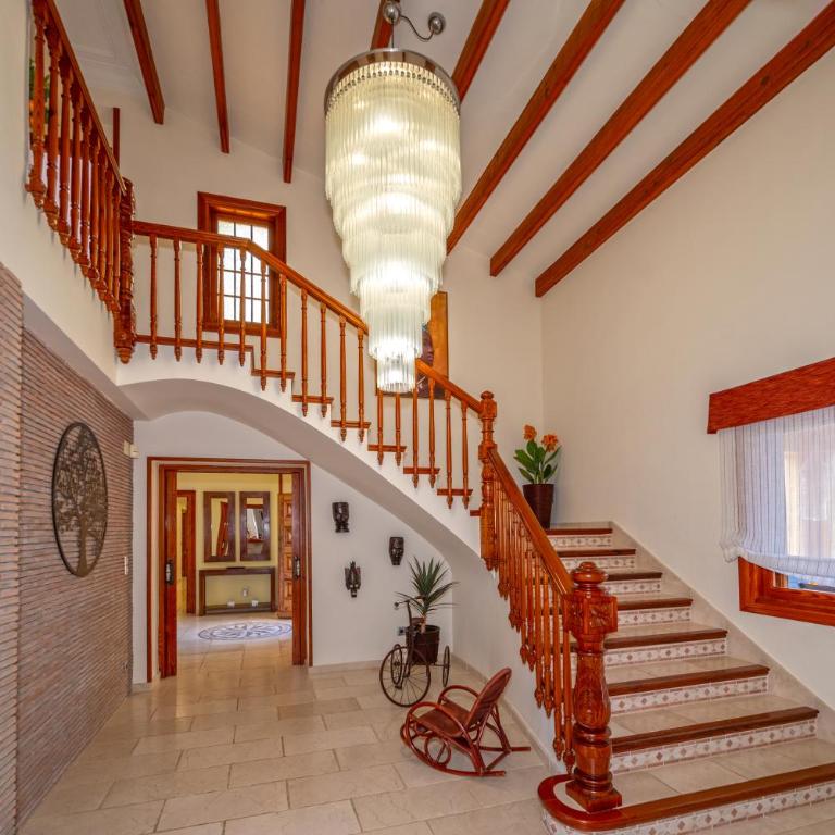 Villa with private pool and tennis court 150 metres from the sea-Villa el Olivo - Villa - 20
