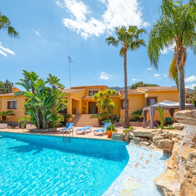 Villa with private pool and tennis court 150 metres from the sea-Villa el Olivo - Villa - 1