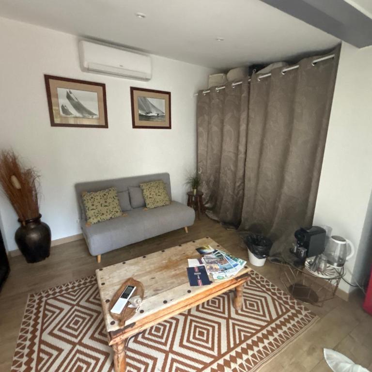 charmant T2 centre cassis avec parking - Appartement 1 Chambre - 3