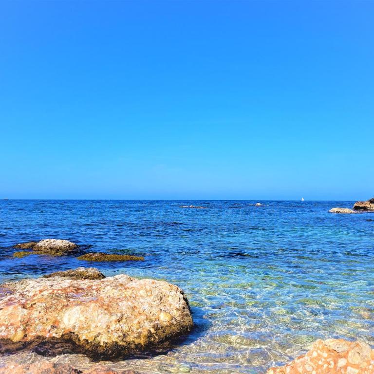 Villa with private pool and tennis court 150 metres from the sea-Villa el Olivo - Villa - 86