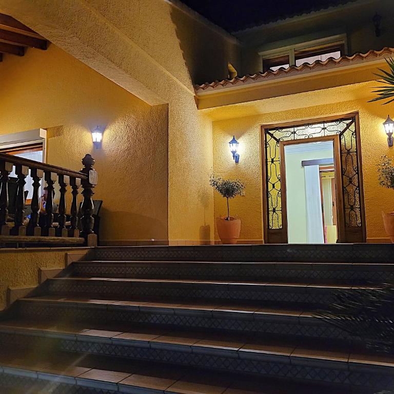 Villa with private pool and tennis court 150 metres from the sea-Villa el Olivo - Villa - 78