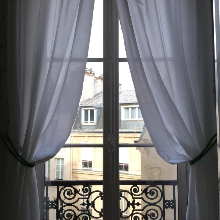 BED and BREAKFAST PARIS QUARTIER CHAMPS-ÉLYSÉES - Chambre Double - 2