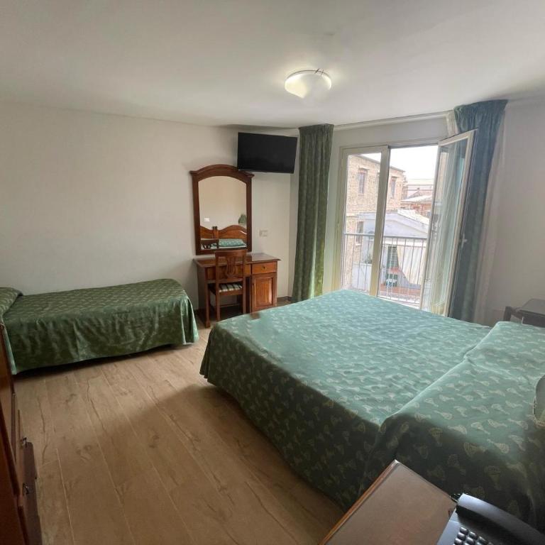 Hotel Cortese - Camera Tripla con Bagno Privato - 1
