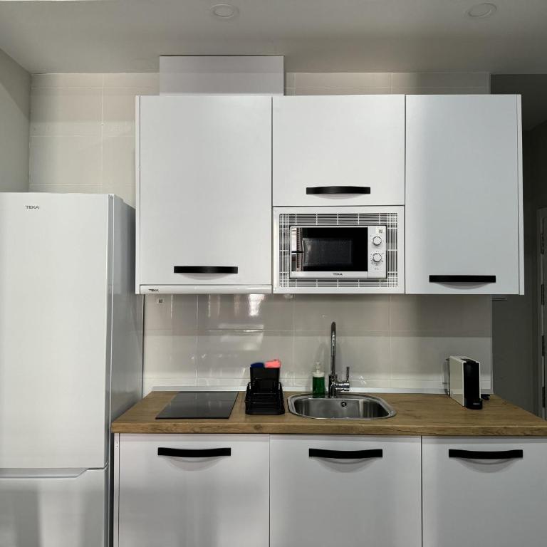 PlazaMayorSuites - Studio apartment with Balcony IX - 4