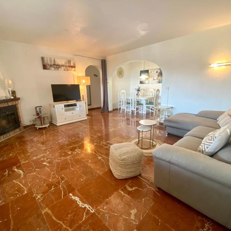 "Casa Claudia" - private holiday home with pool and garden in Moraira - Three-Bedroom Vacation Home - 4