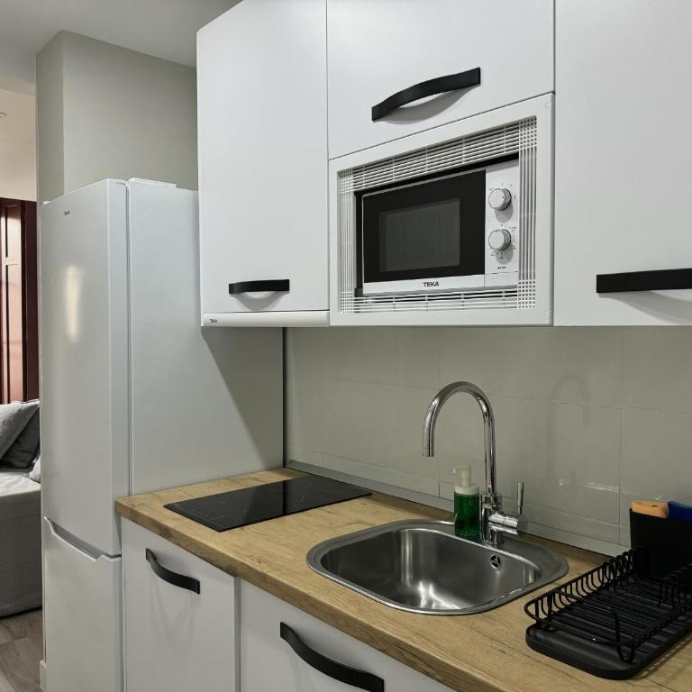 PlazaMayorSuites - Studio apartment with Balcony XI - 3