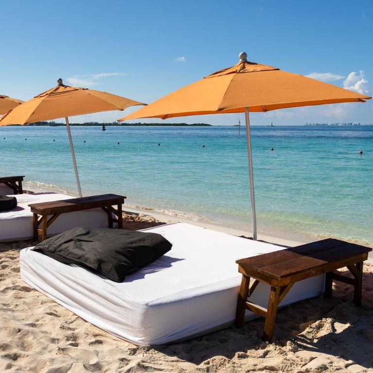 Playa Norte Oceanfront Remote Work Plus Concierge - Three-Bedroom Apartment - 5
