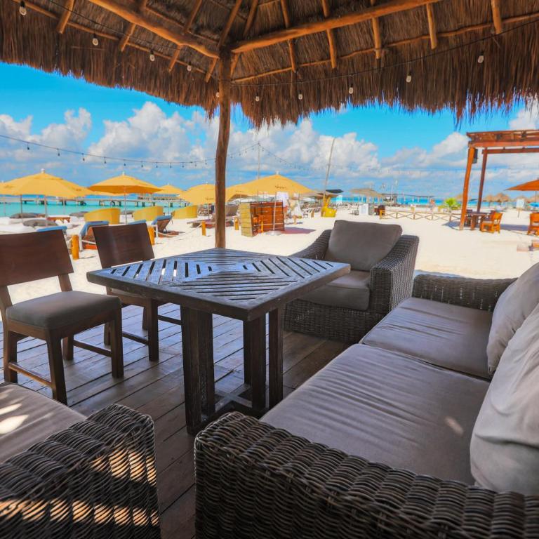 Playa Norte Oceanfront Remote Work Plus Concierge - Three-Bedroom Apartment - 63