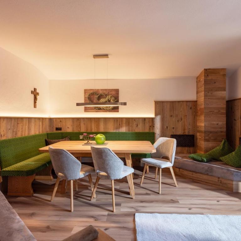 Appartement Andrea Hauser - Riedltischler - Three-Bedroom Apartment with Balcony - 11