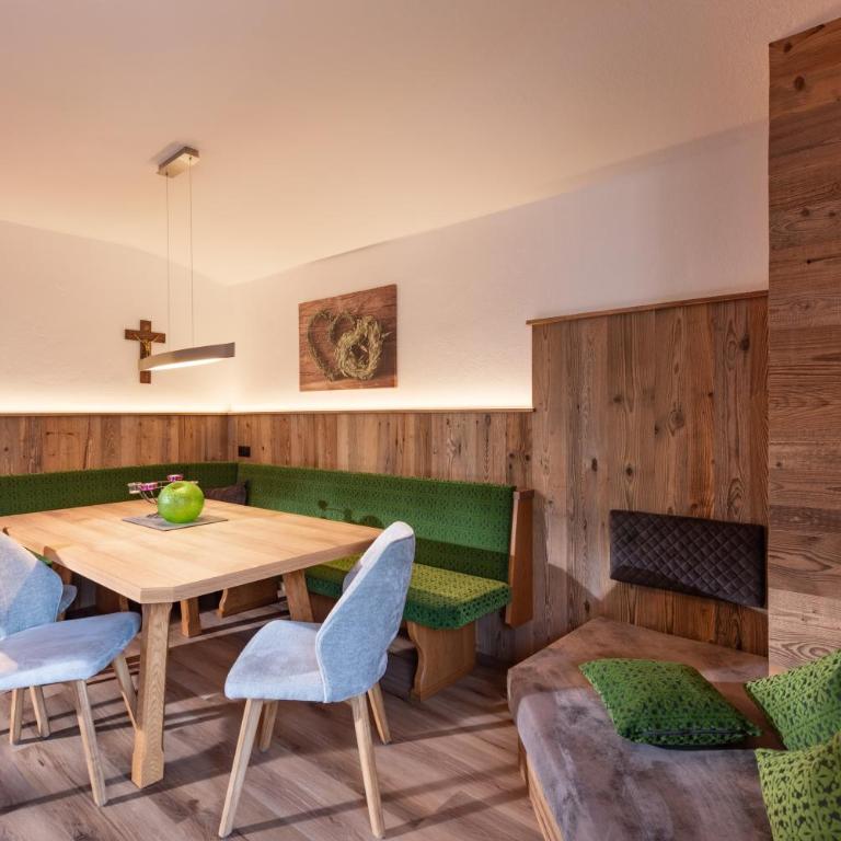Appartement Andrea Hauser - Riedltischler - Three-Bedroom Apartment with Balcony - 12