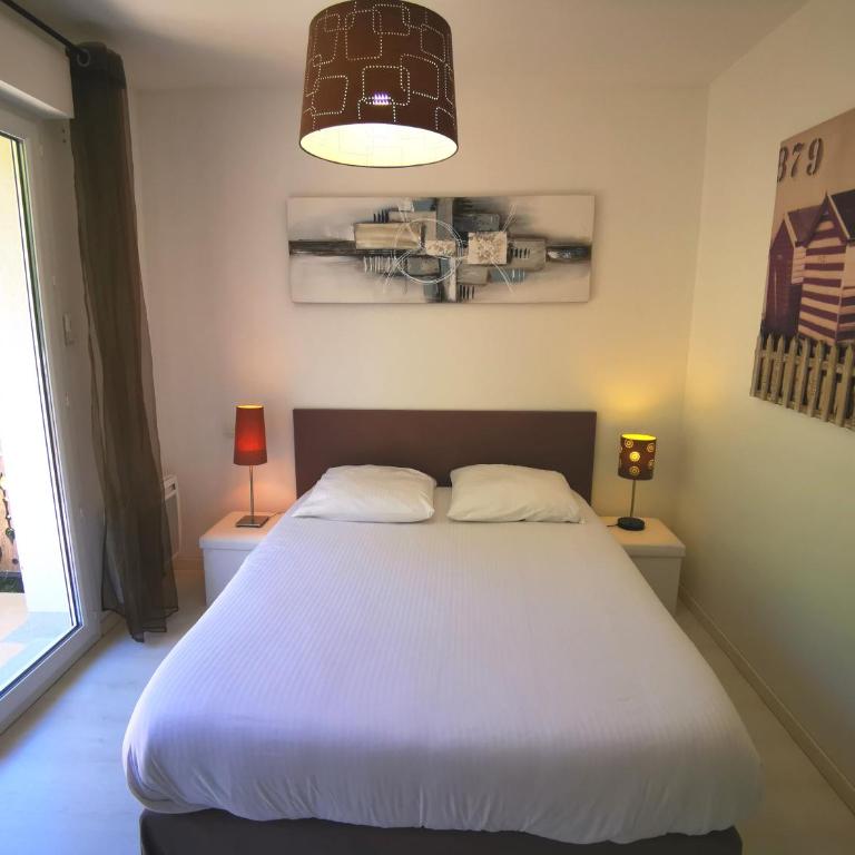 Appartement 90 m2 avec parking terrasse balcons, proche du port et plages - Apartment mit 2 Schlafzimmern - 21