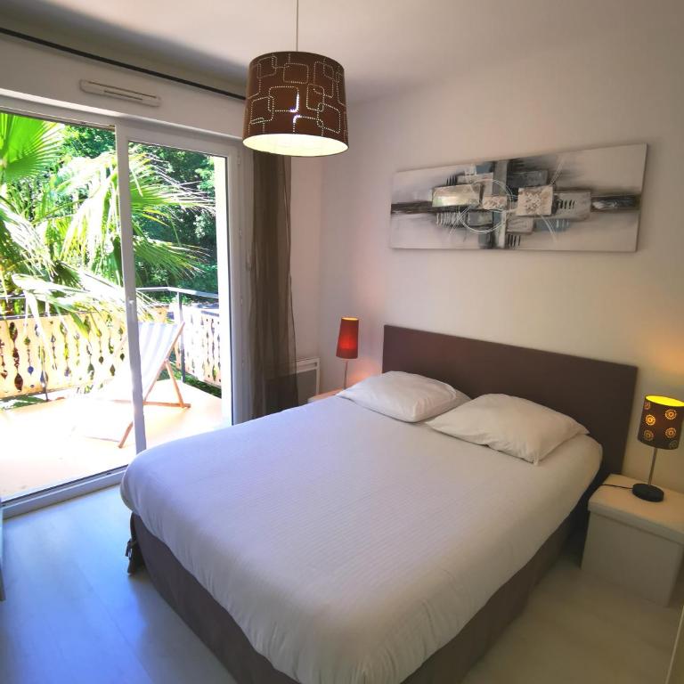 Appartement 90 m2 avec parking terrasse balcons, proche du port et plages - Apartment mit 2 Schlafzimmern - 23