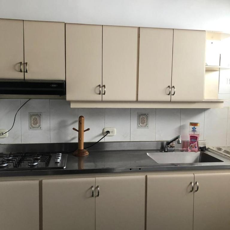 Apartamentos aledaños cerca a Estación Metro Estadio - Apartamento con 4 dormitorios - 11