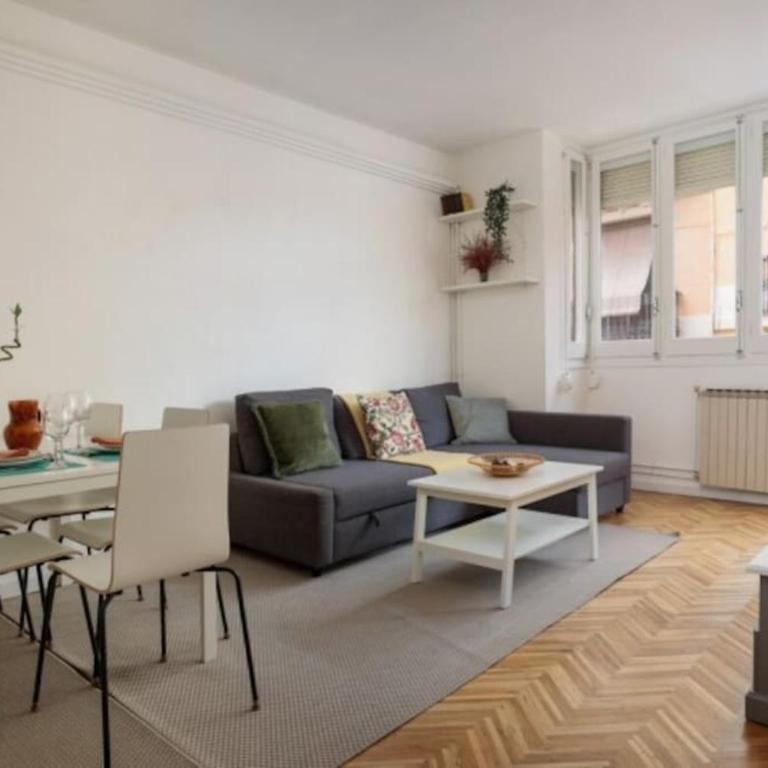 Renovated Apartment in Vila de Gràcia - Three-Bedroom Apartment - 2
