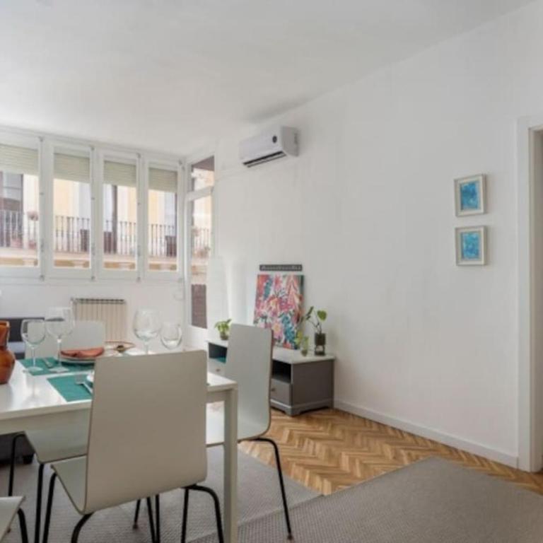 Renovated Apartment in Vila de Gràcia - Three-Bedroom Apartment - 4