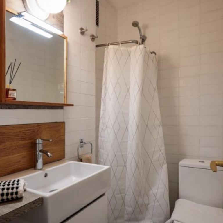Renovated Apartment in Vila de Gràcia - Three-Bedroom Apartment - 8