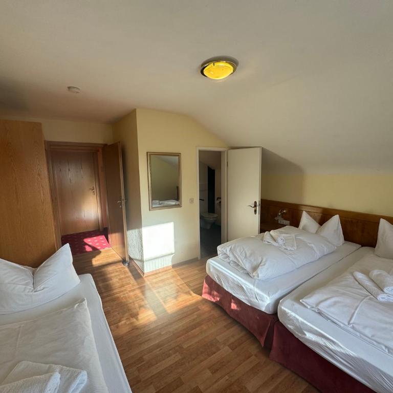 Landhotel Alte Post - Dreibettzimmer mit Bad - 6