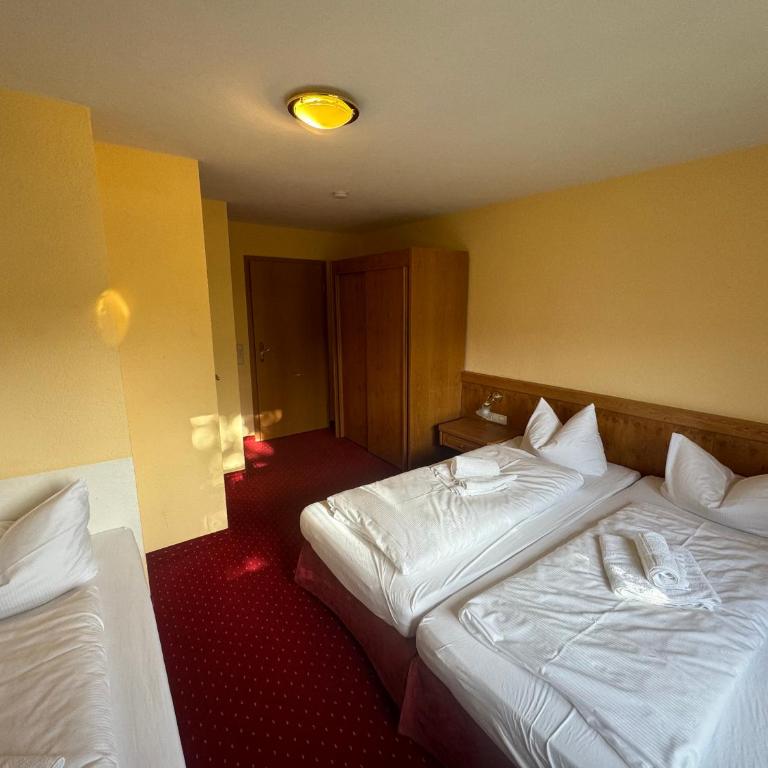 Landhotel Alte Post - Dreibettzimmer mit Bad - 7