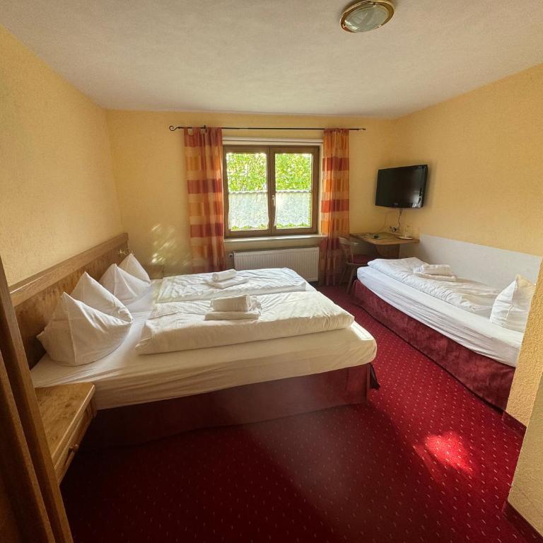 Landhotel Alte Post - Dreibettzimmer mit Bad - 5