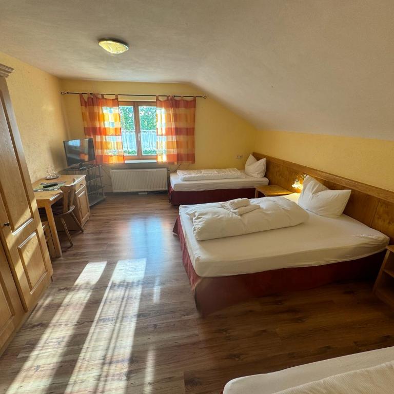 Landhotel Alte Post - Familienzimmer mit Bad - 6