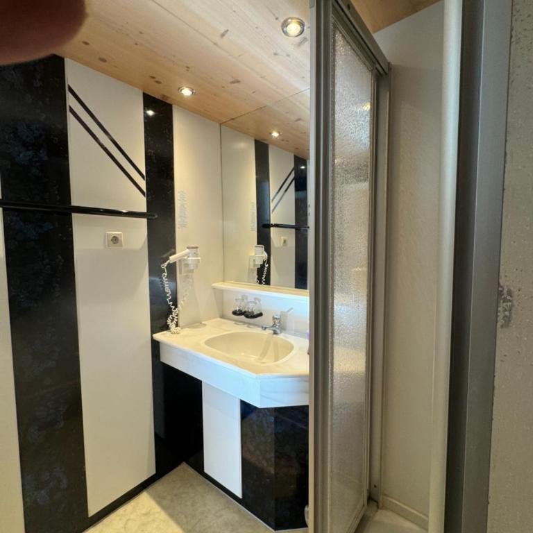 Landhotel Alte Post - Familienzimmer mit Bad - 7