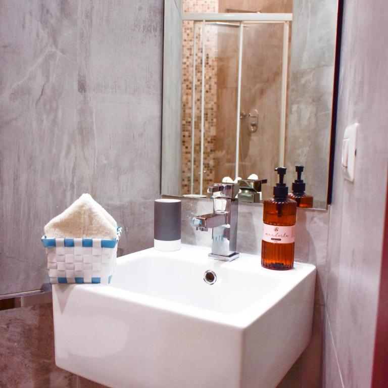 Domus DiDio - Three-Bedroom Apartment - 37