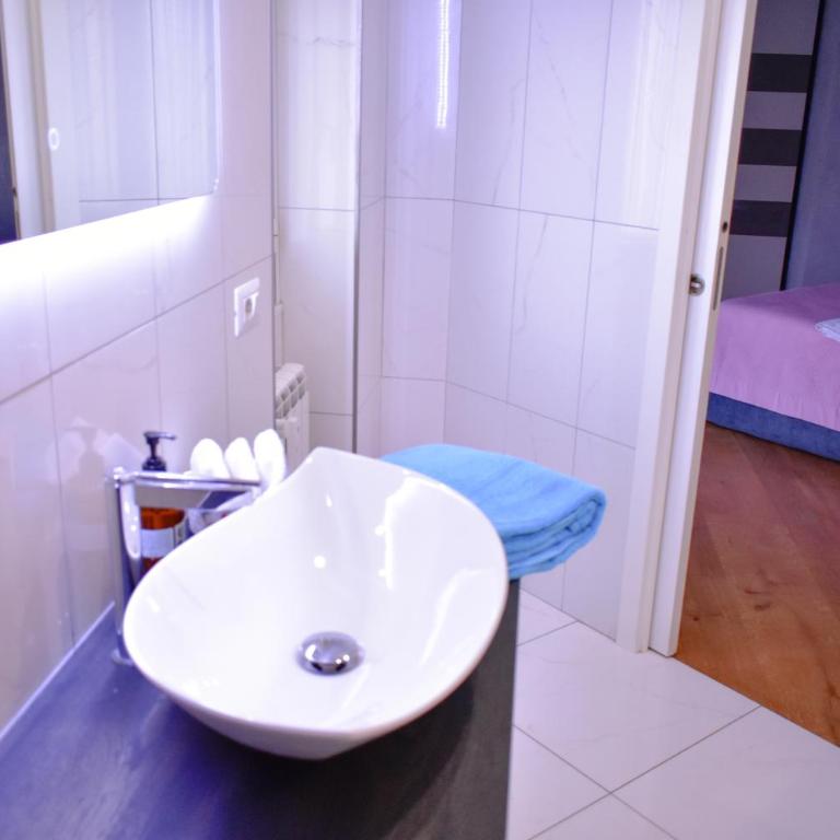 Domus DiDio - Three-Bedroom Apartment - 24