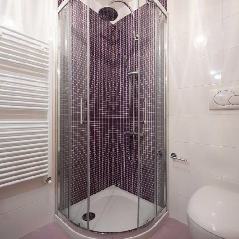 Cesa Rosy - Appartamento con 2 Camere da Letto e Balcone - 13