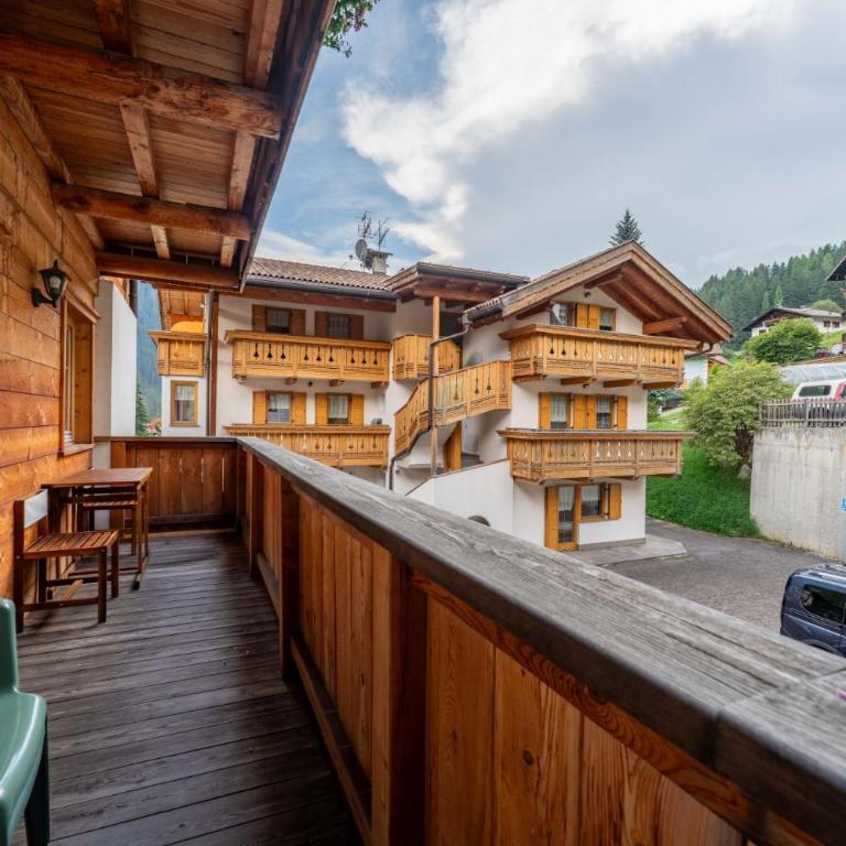 Cesa Rosy - Appartamento con 2 Camere da Letto e Balcone - 7