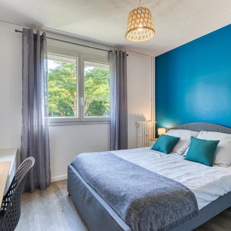 Appartement tout confort - Parking privé gratuit - Three-Bedroom Apartment - 4