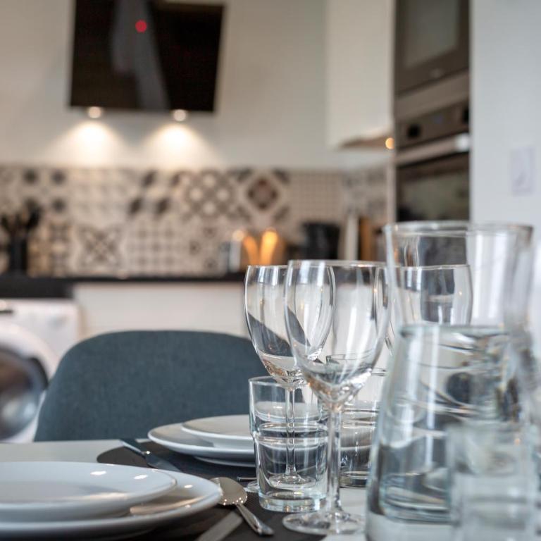 Appartement tout confort - Parking privé gratuit - Three-Bedroom Apartment - 16