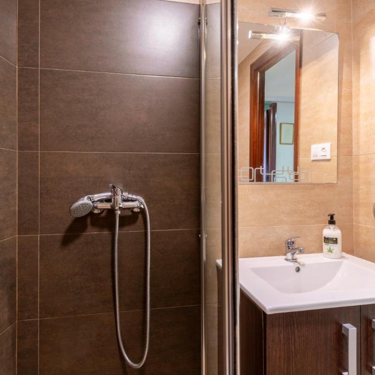 Holi-Rent Pajaritos - Two-Bedroom Apartment - 29