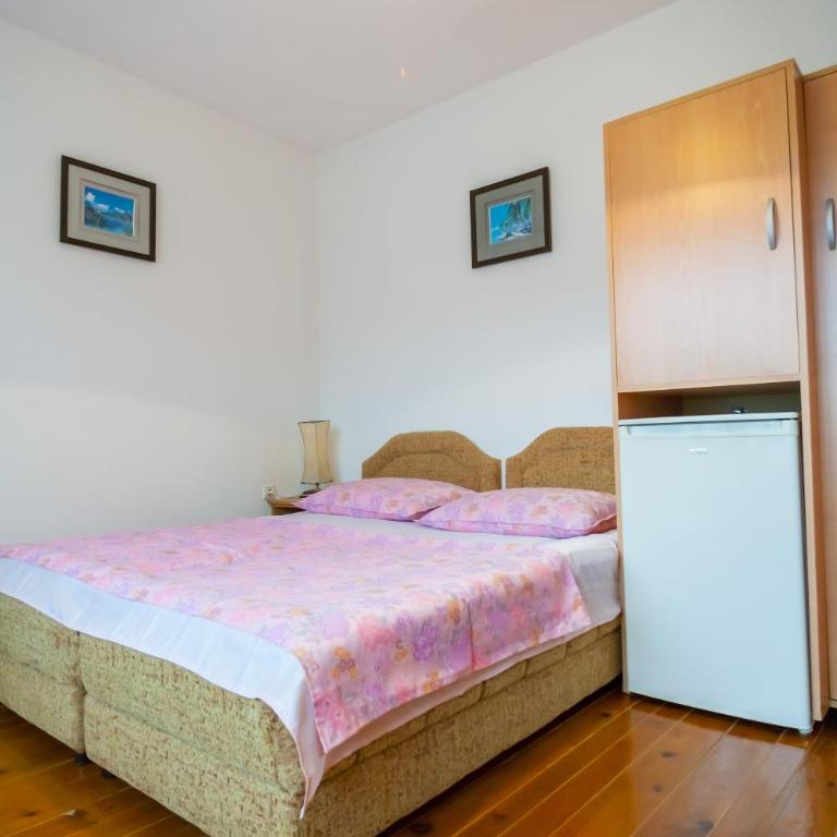 Rooms Molabeciri - Dvokrevetna Soba sa Bračnim Krevetom i Balkonom (2 Odrasle Osobe + 1 Dete) - 10