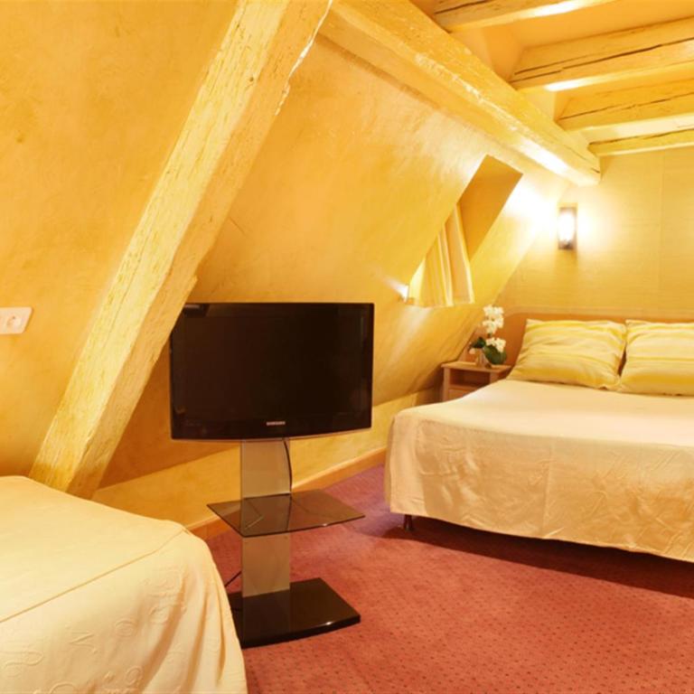 Hotel Cathédrale - Chambre Quadruple Confortable - 2