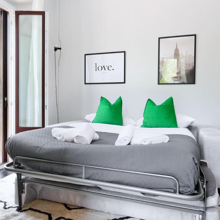 Just Urban Stays - Stylish and Spacious 90 sqm Flat - 5 min to M1 and M2 - Appartamento con 1 Camera da Letto - 28