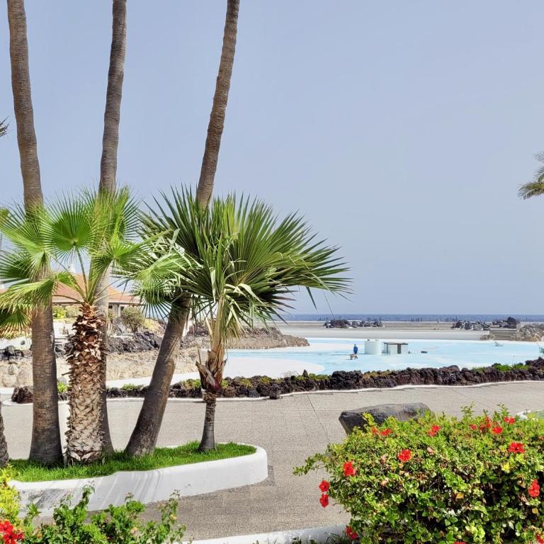 Alta Beachside Apartments - Two-Bedroom Apartment with Balcony - 9