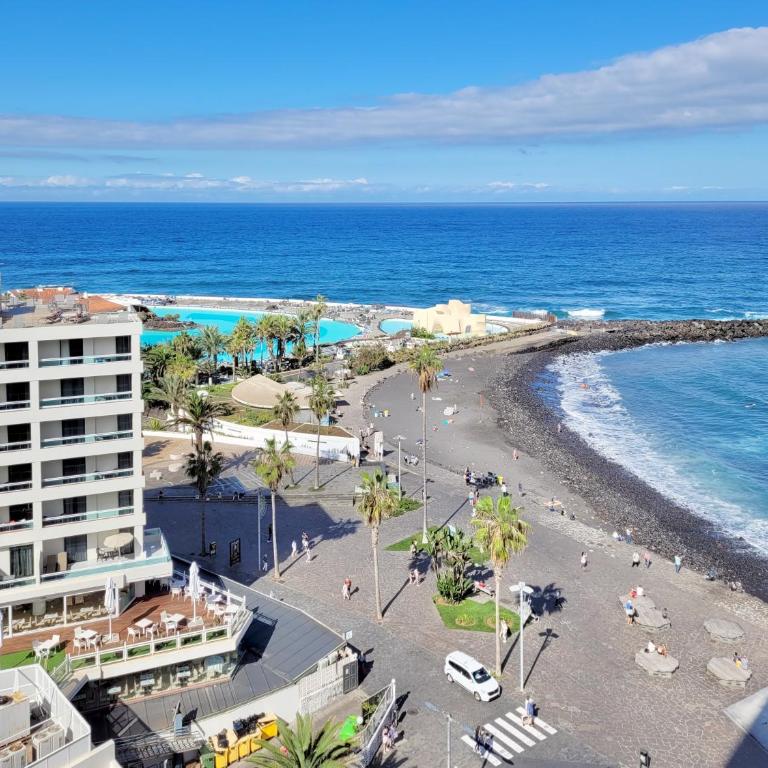 Alta Beachside Apartments - Two-Bedroom Apartment with Balcony - 2