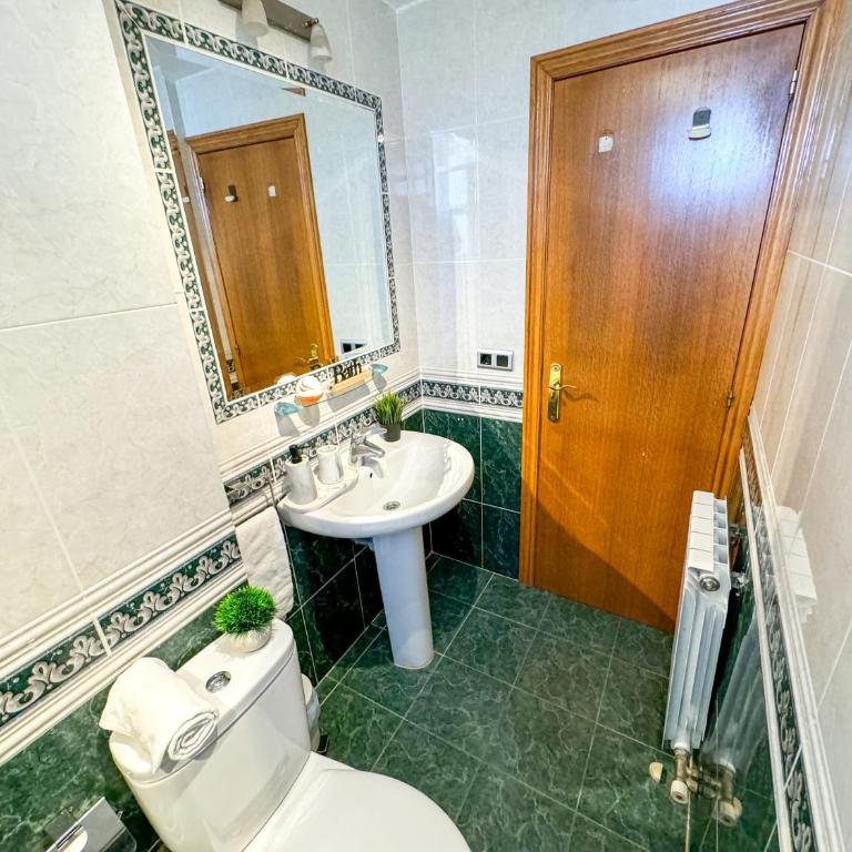 El Angel del Pilar Turistea - Two-Bedroom Apartment - 5