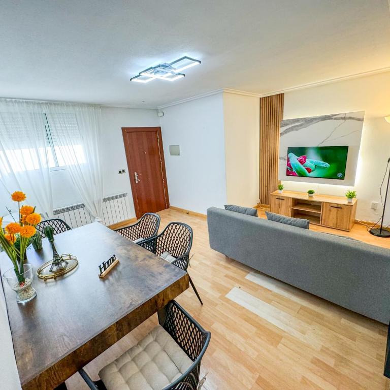 El Angel del Pilar Turistea - Two-Bedroom Apartment - 1