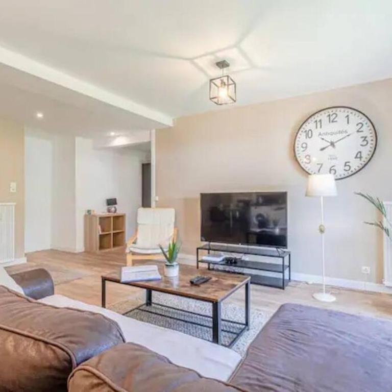 Le Pompidou 3 pièces à 2 min de la gare - Appartement 2 Chambres - 13