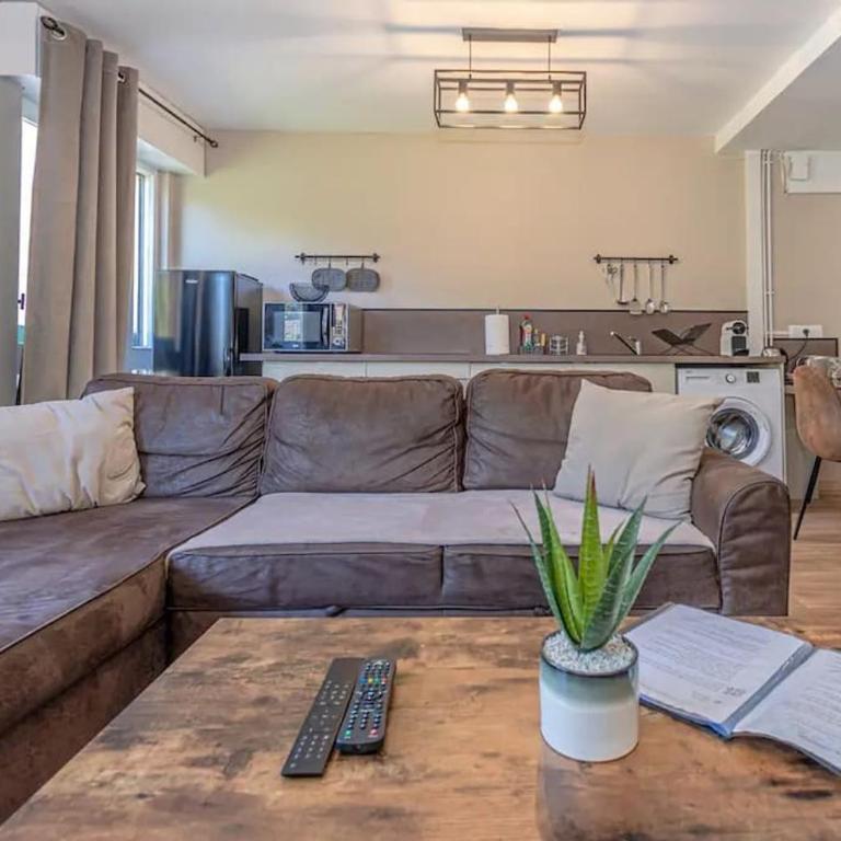 Le Pompidou 3 pièces à 2 min de la gare - Appartement 2 Chambres - 17