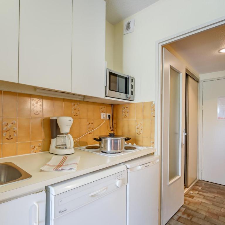 Résidence Pierre et Vacances Le Port - Studio with Sleeping Alcove (4 People) - Port View - 5