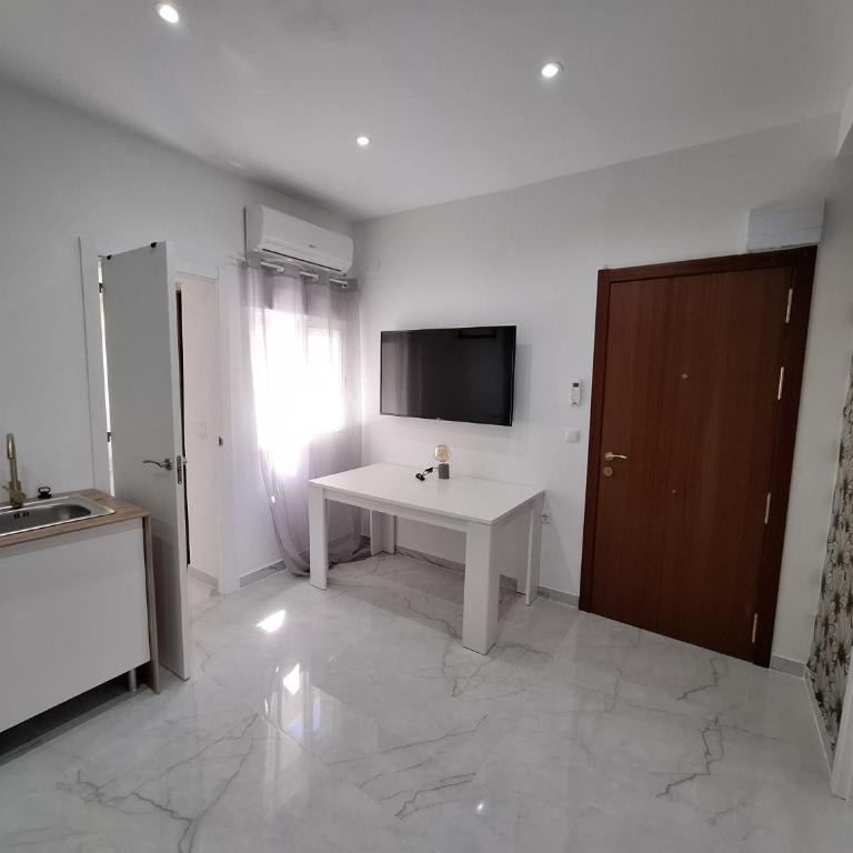 CENTRuM6 - Two-Bedroom Apartment - 8