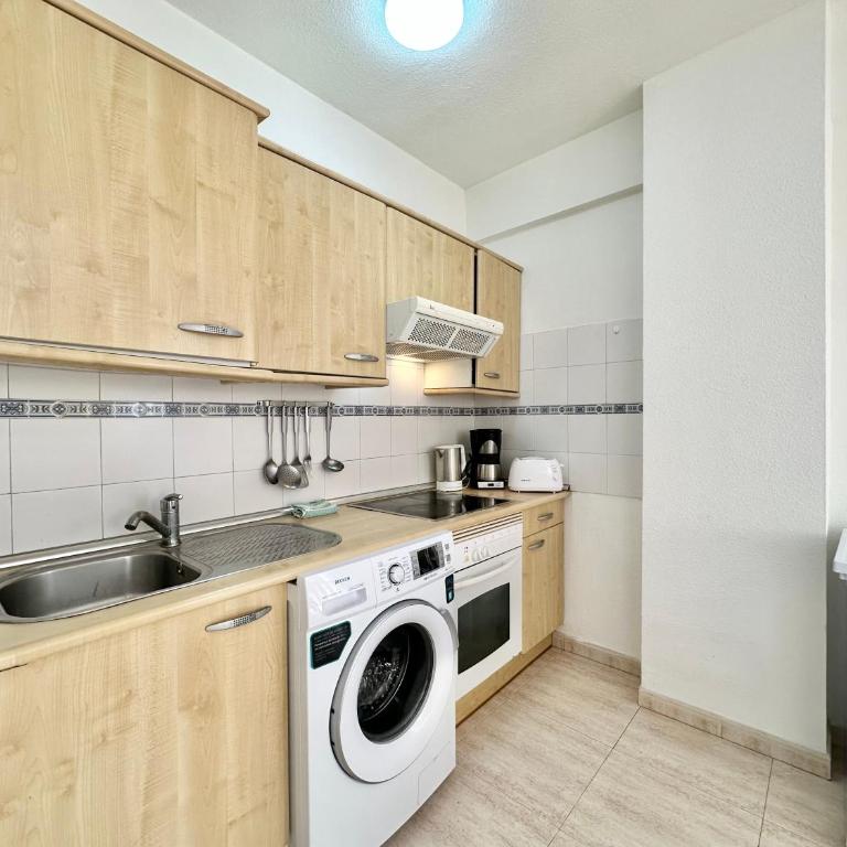 Alta Beachside Apartments - One-Bedroom Apartment with Balcony and Sea View - 26