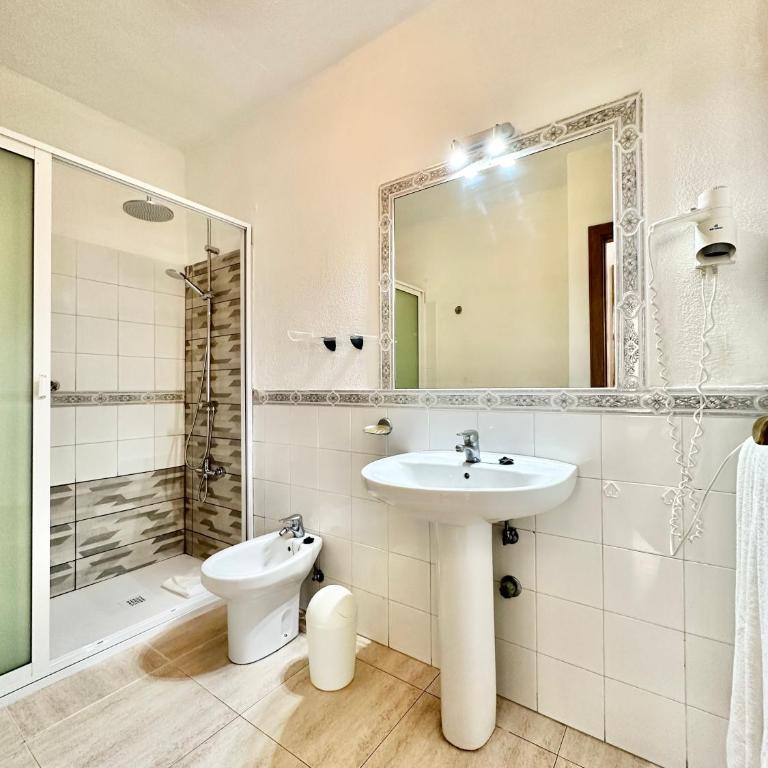 Alta Beachside Apartments - One-Bedroom Apartment with Balcony and Sea View - 17