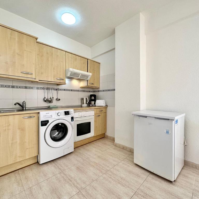 Alta Beachside Apartments - One-Bedroom Apartment with Balcony and Sea View - 27