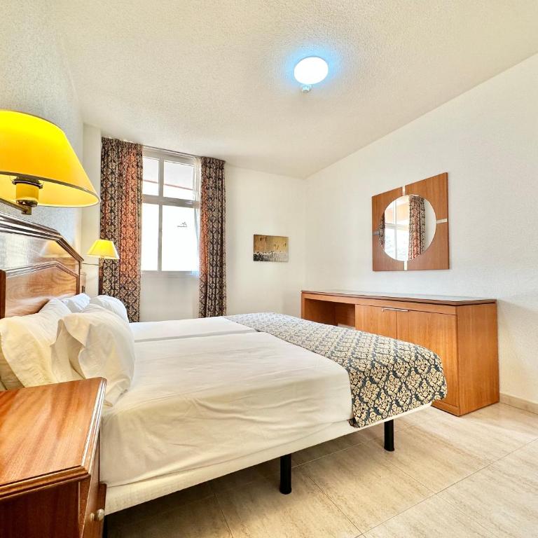 Alta Beachside Apartments - One-Bedroom Apartment with Balcony and Sea View - 13